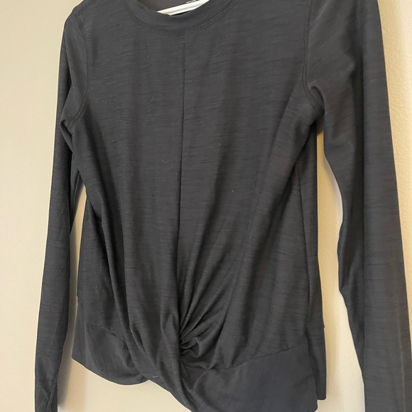 old navy active long sleeve - Picture 3 of 4